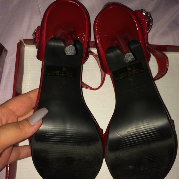 Red heels - Picture 2 of 2